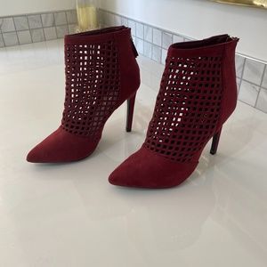 Le Chateau maroon net detail heeled boots
